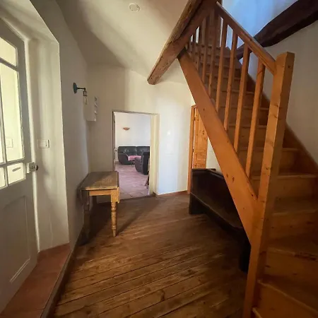 Semesterbostad Roses *